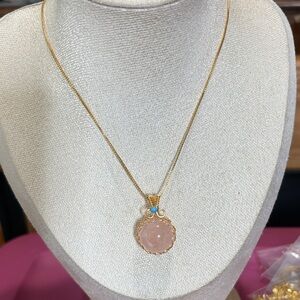 Elegant Gold and Pink Pendant Necklace